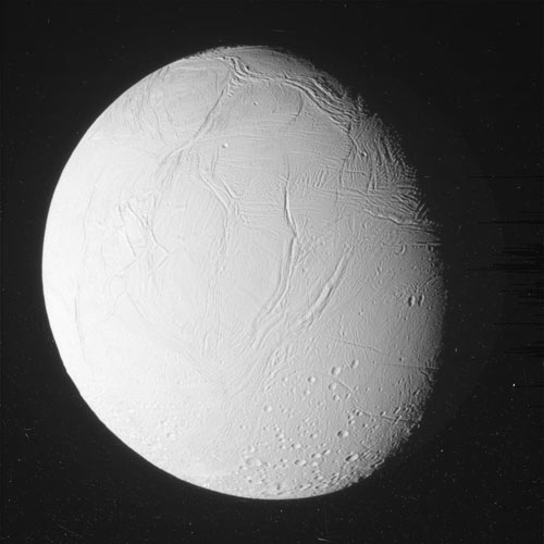 ดวงจันทร์เอนเซลาดัส ถ่ายโดยยานแคสซีนีเมื่อวันที่ 28 ตุลาคม 2558 