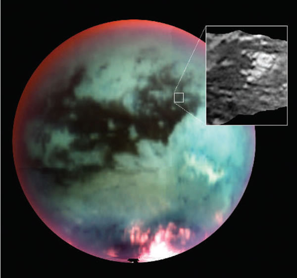 ภาพสีผิดของไททัน ถ่ายเมื่อวันที่ 26 ตุลาคม 2547 ภาพในกรอบย่อยคือภูเขาไฟที่พ่นน้ำแข็ง NASA