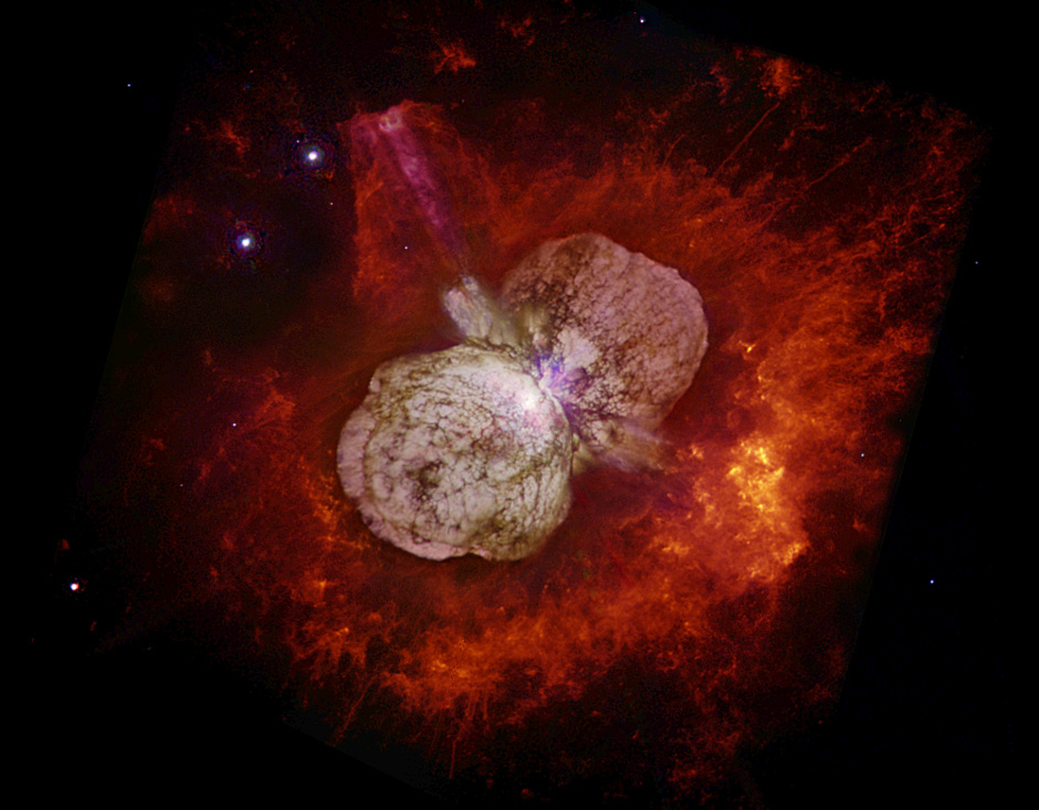 ดาวอีตากระดูกงูเรือ (Eta Carinae) ถ่ายโดยกล้องโทรทรรศน์อวกาศฮับเบิล  แก๊สที่โป่งออกมาเป็นกระเปาะสองกระเปาะ เกิดจากการปะทุใหญ่ในทศวรรษ 1840 นักดาราศาสตร์ยังไม่ทราบสาเหตุของการปะทุนั้น การศึกษาวัตถุอื่นที่คล้ายกันจะช่วยไขปริศนาข้อนี้ได้ 
