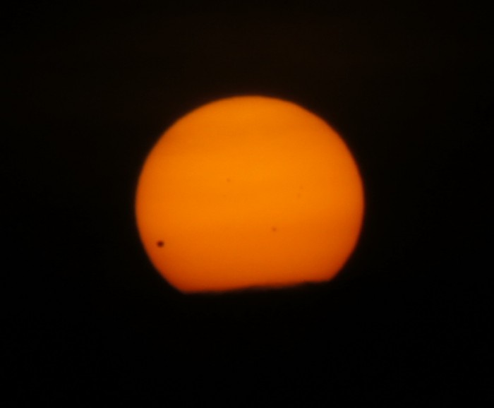 ดาวพระศุกร์ผ่านดวงอาทิตย์ 6.6.55