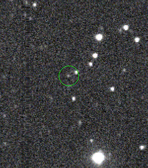 ดาวเคราะห์น้อย 2001 OG108 (ในวงกลม) เป็นดาวเคราะห์น้อยตระกูลดาโมคลอยด์ดวงที่ 14 โคจรรอบดวงอาทิตย์ครบรอบทุก 50 ปี (ภาพจาก LONEOS/M. Van Ness)